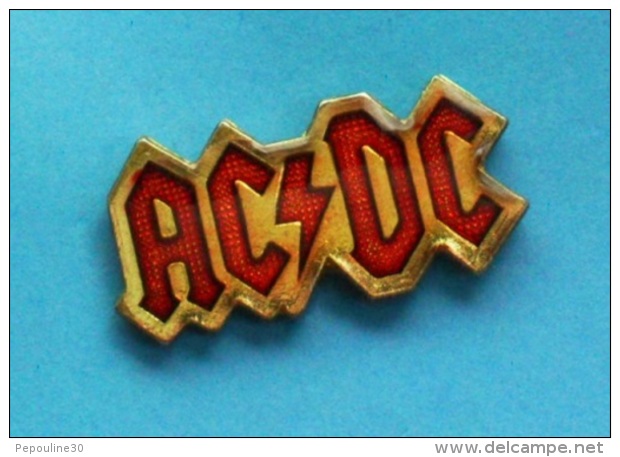 1 PIN'S //   ** ACDC / GROUPE DE HARD ROCK FORMÉ EN 1973 ** - Personnes Célèbres