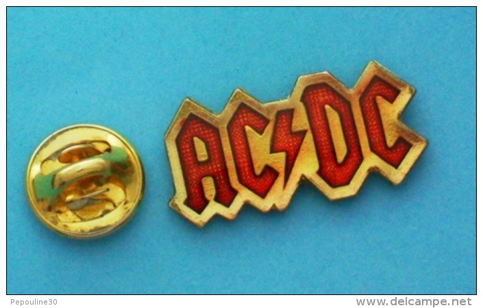 1 PIN'S //   ** ACDC / GROUPE DE HARD ROCK FORMÉ EN 1973 ** - Personnes Célèbres