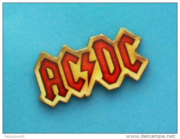 1 PIN'S //   ** ACDC / GROUPE DE HARD ROCK FORMÉ EN 1973 ** - Personnes Célèbres