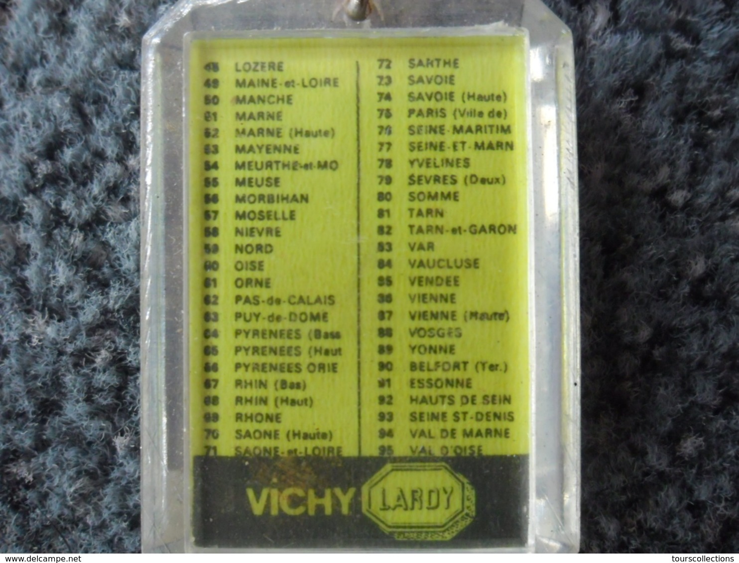 1 PORTE CLEFS VICHY LARDY (03) Numéros De Code Des Départements De France @ Vers 1965 - Porte-clefs