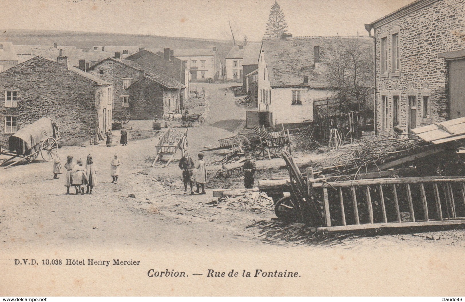 Corbion  Rue De La  Fontaine Bien Animée Circulé En 1902 - Bouillon