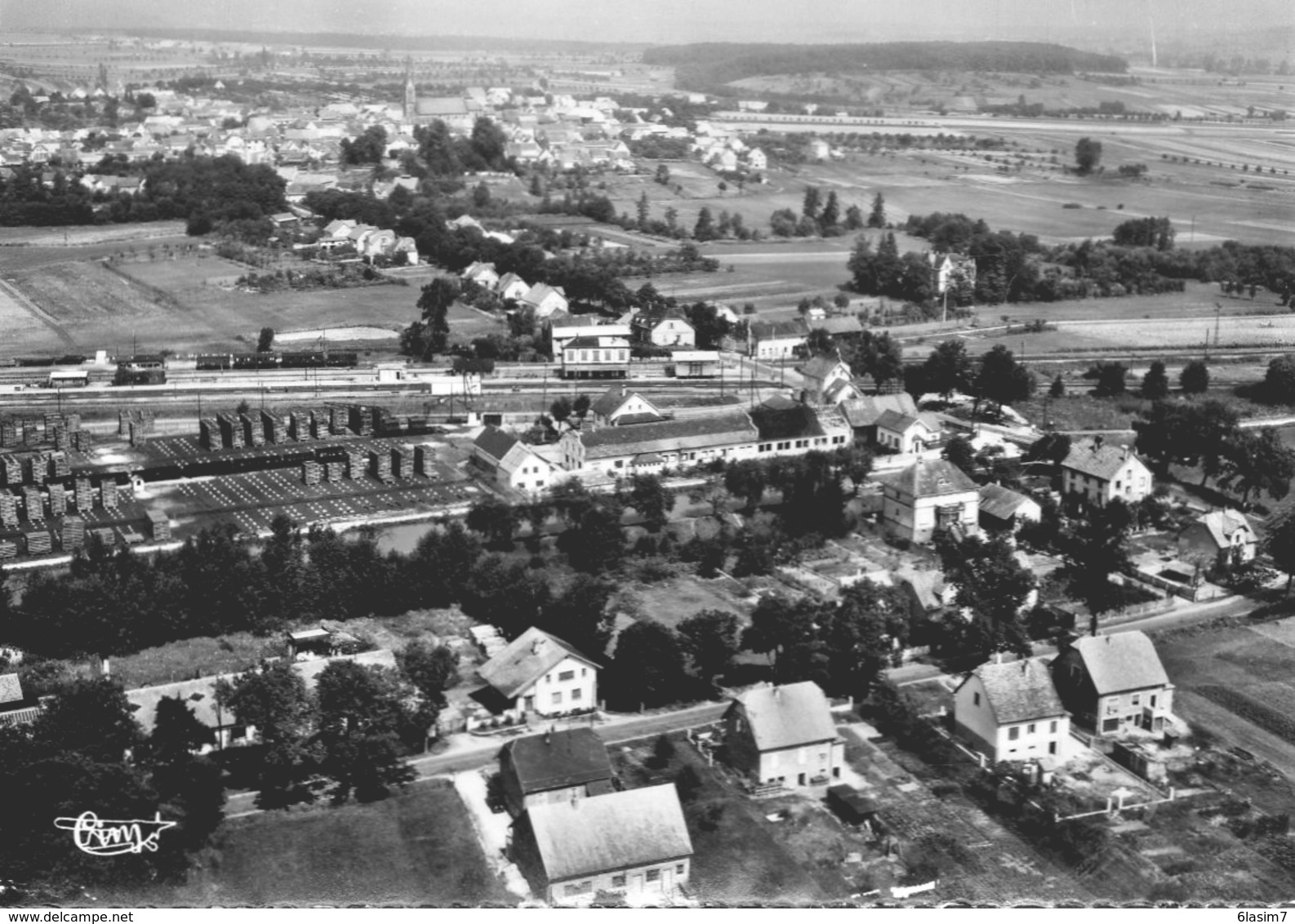 CPSM Dentelée - STEINBOURG (67) - Vue Aérienne Du Bourg, Quartier Gare Et Usines Dans Les Années 50 / 60 - Autres & Non Classés