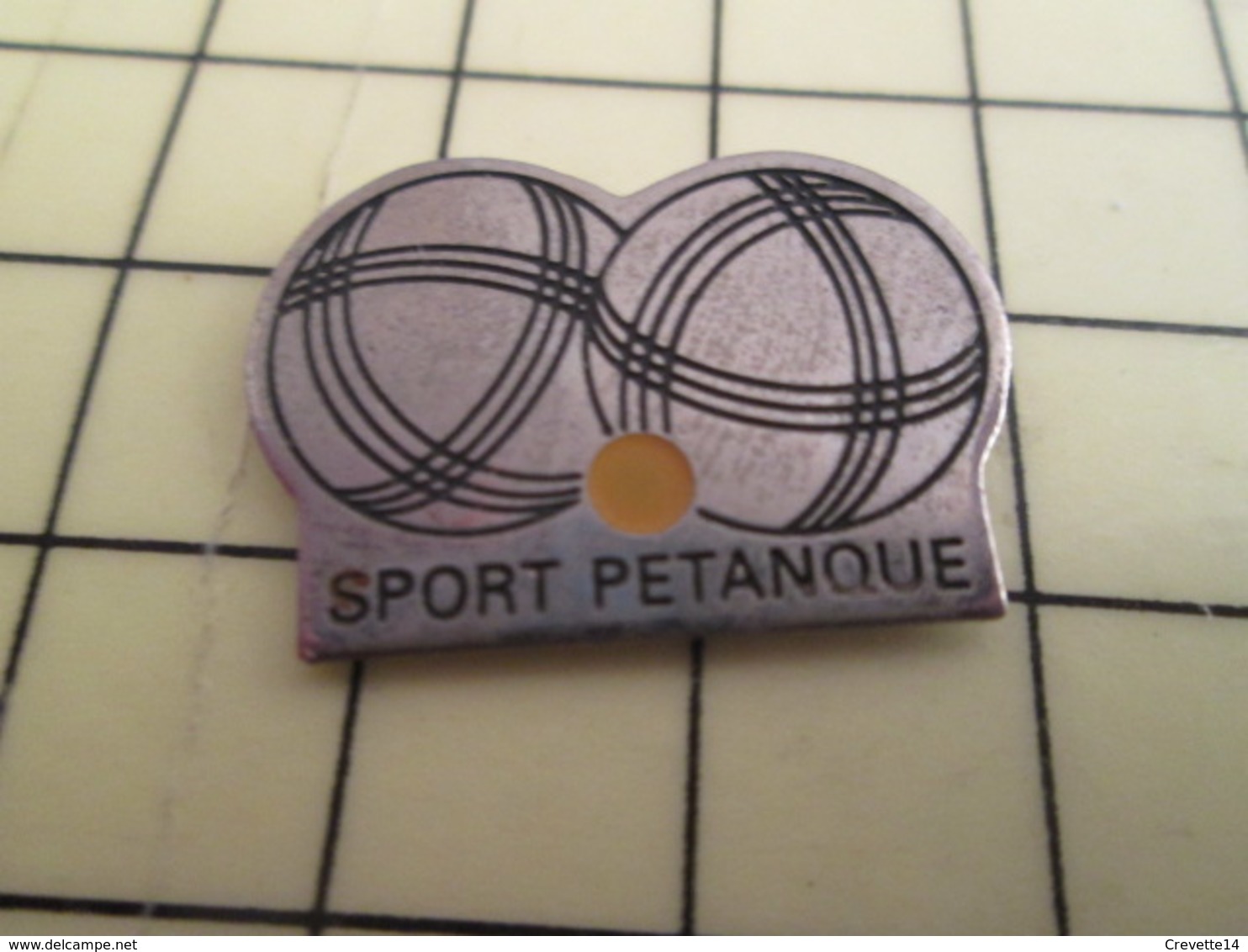 Pin415a Pin's Pins / Beau Et Rare : Thème SPORTS / PETANQUE LE COCHONNET A LES BOULES - Bowls - Pétanque