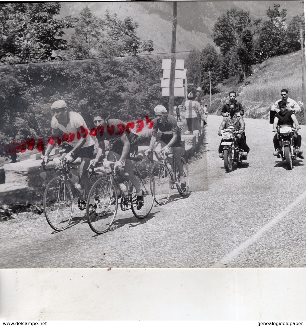 CYCLISME - RARE PHOTO TOUR DE L' AVENIR 1963- MOTO PRESSE L' EQUIPE-LE PARISIEN -EUROPE 1 - Cyclisme