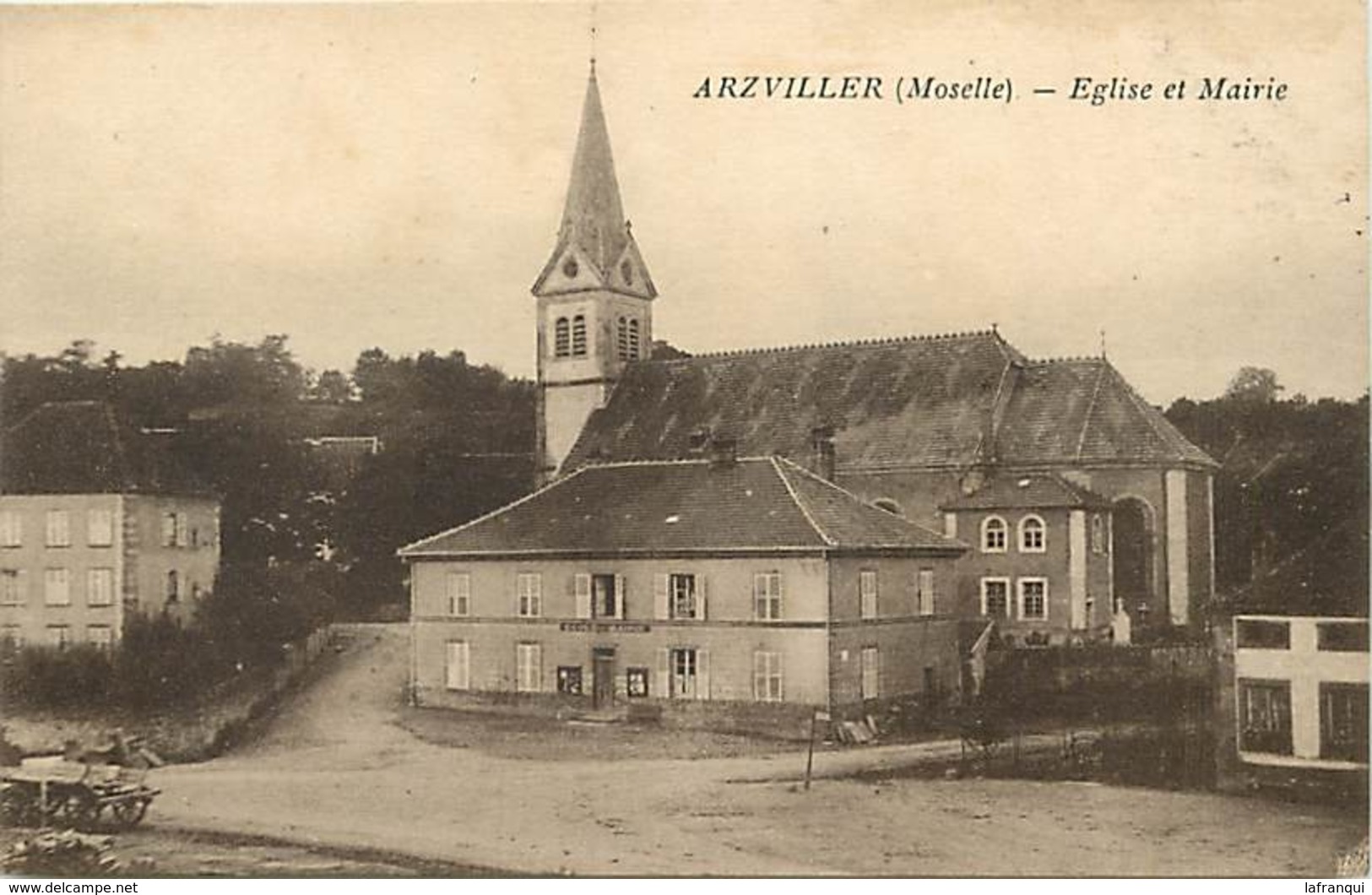 Ref 279- Moselle - Arzviller - Eglise Et Mairie - Carte Bon Etat  - - Arzviller