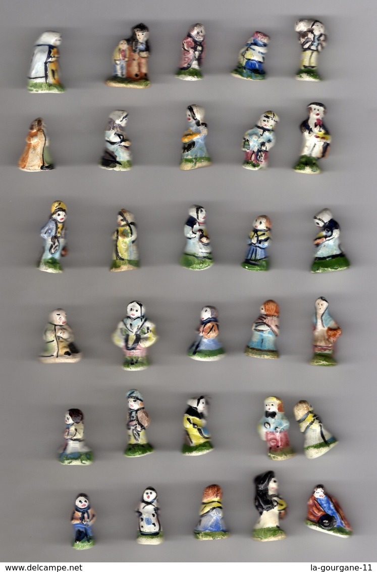 Lot De 30 Mini-fèves Anciennes Non Répertoriées Biscuit Verni - PERSONNAGES DE CRECHE - Santons