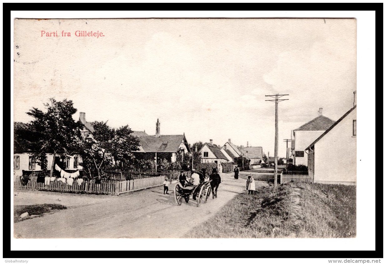 DD2988  DENEMARKEN  PARTI FRA GILLELEJE STREET SCENE   POSTCARD - Denemarken