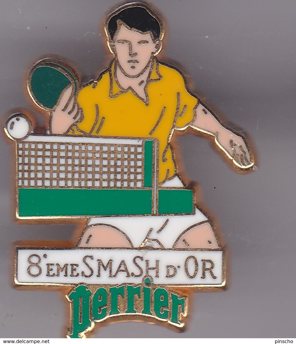 Pin's   8 EME  SMASH D'OR SIGNE ARTHUS BERTRAND - Tenis De Mesa