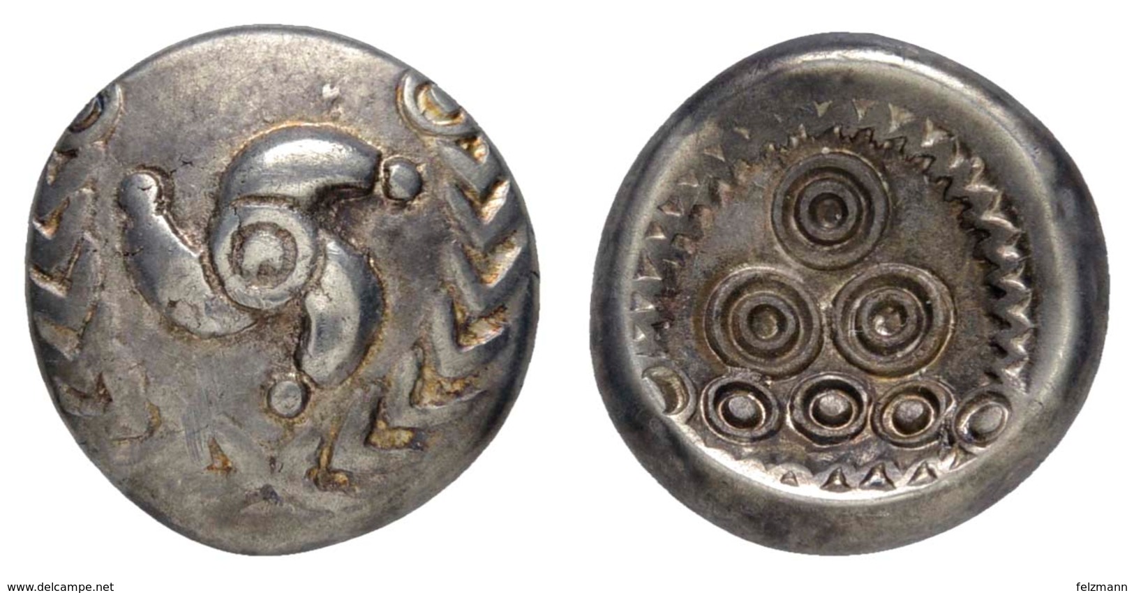 Nordgruppe, Elektron-Regenbogenschüsselchen, Ca. 50-25 V.u.Z., Av.: Triskeles Mit Blattkranz, Dessen Zwei Enden Jeweils  - Keltische Münzen