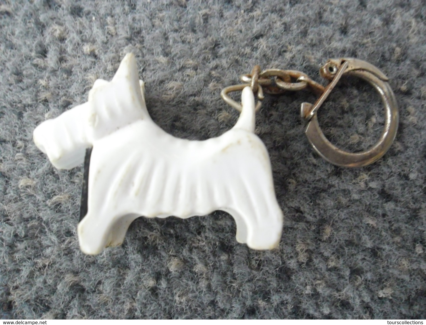 1 PORTE CLEFS CHIEN  Terrier Écossais West Highland TAILLE CRAYON Utilitaire - Messager ABCD @ Vers 1965 - Porte-clefs