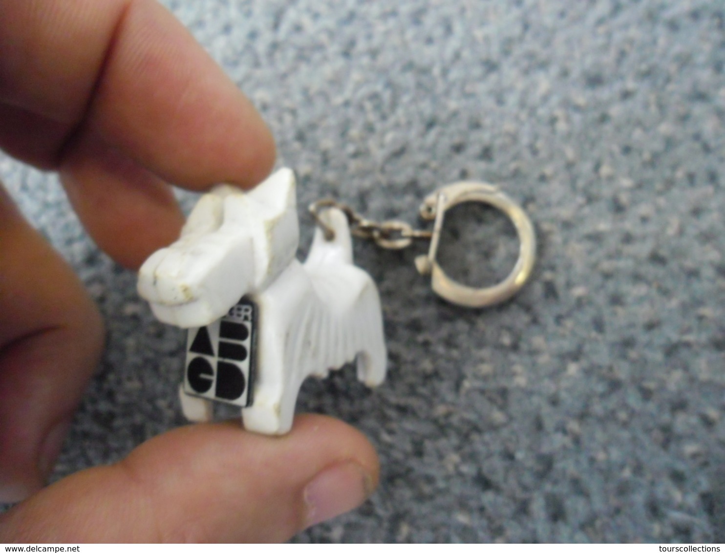 1 PORTE CLEFS CHIEN  Terrier Écossais West Highland TAILLE CRAYON Utilitaire - Messager ABCD @ Vers 1965 - Porte-clefs