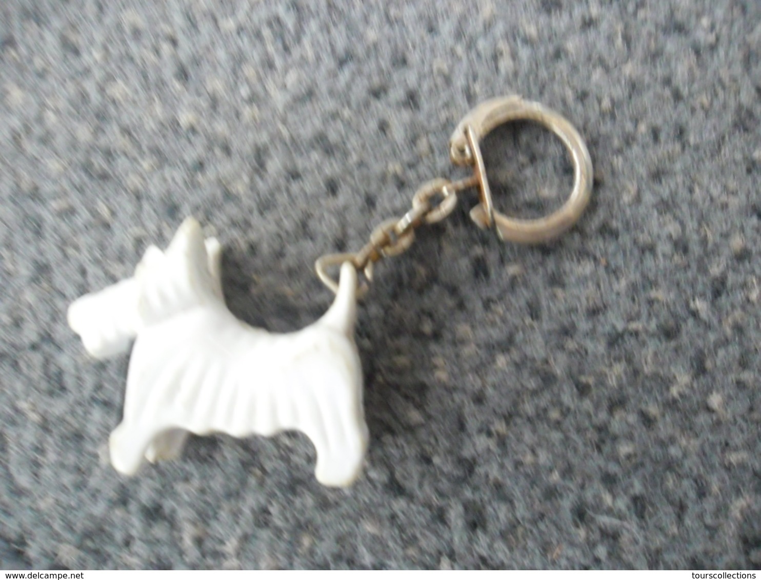 1 PORTE CLEFS CHIEN  Terrier Écossais West Highland TAILLE CRAYON Utilitaire - Messager ABCD @ Vers 1965 - Porte-clefs