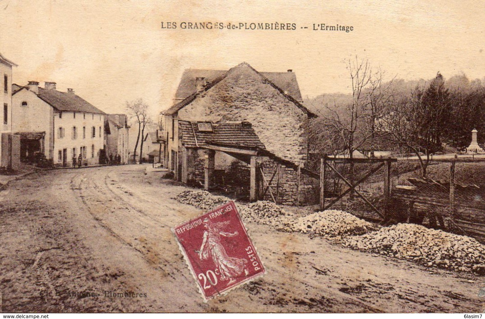 CPA - Les GRANGES-de-PLOMBIERES (88) - Aspect Du Monument Aux Morts Dans Les Années 20 - Granges Sur Vologne