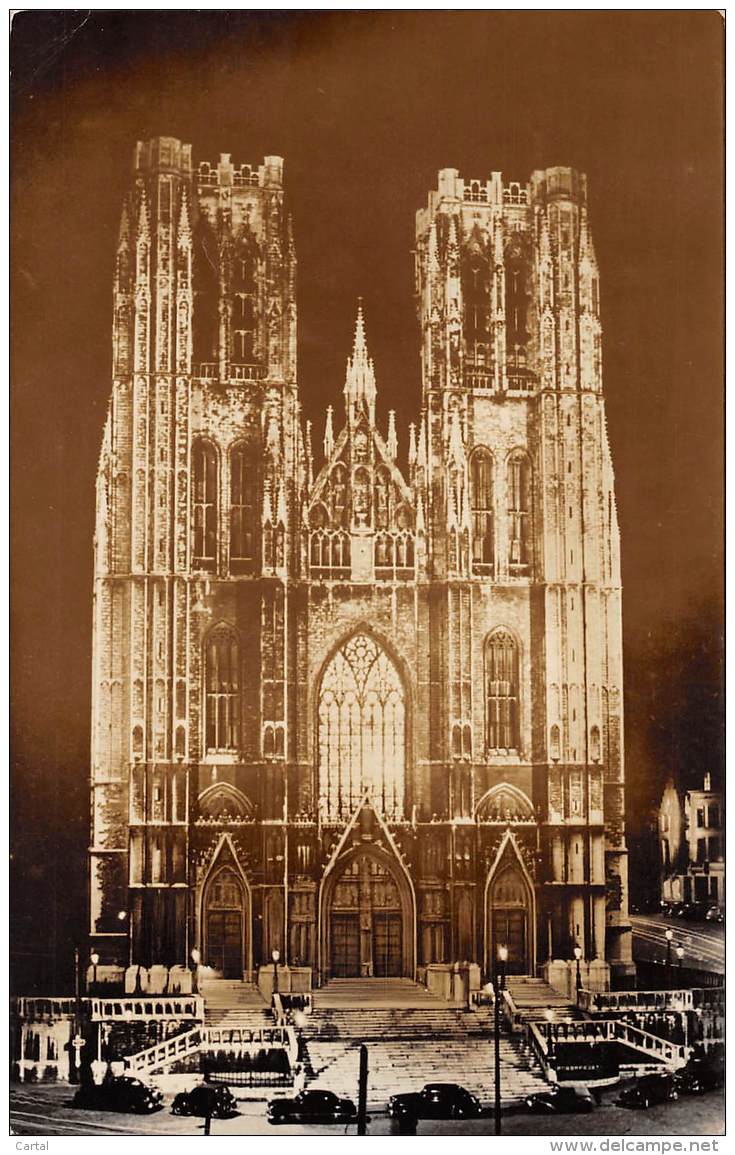 BRUXELLES - Eglise Collégiale Des SS. Michel Et Gudule - Bruxelles La Nuit