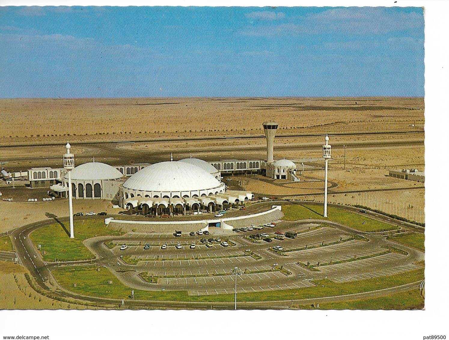 AEROPORT INTERNATIONAL DE SARJAH / CPSM Dentelée  Voyagée 1982 / TTBE 3 Timbres Au Verso +++ - Emirati Arabi Uniti