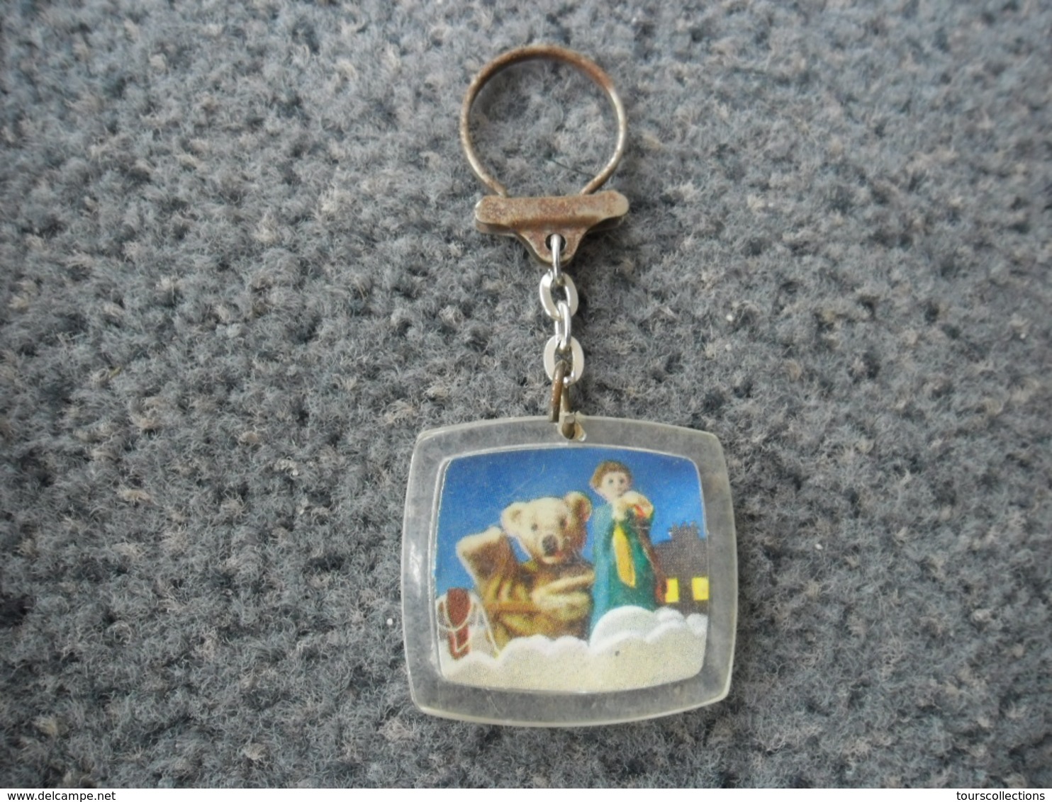 1 PORTE CLEFS BONNE NUIT LES PETITS - Nicolas Et NOUNOURS Dans Les Nuages - Pub Amora @ Vers 1965 - Porte-clefs