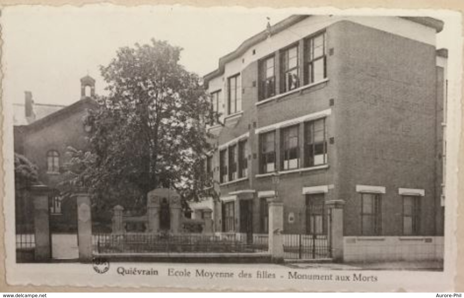 Quiévrain Ecole Moyenne Des Filles - Monument Aux Morts - Quiévrain