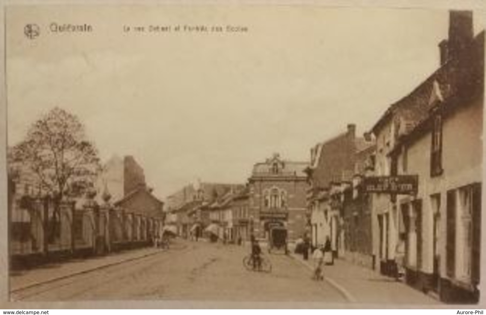 Quiévrain Rue Debast Et L'entrée Des écoles Avec Attelage - Quievrain