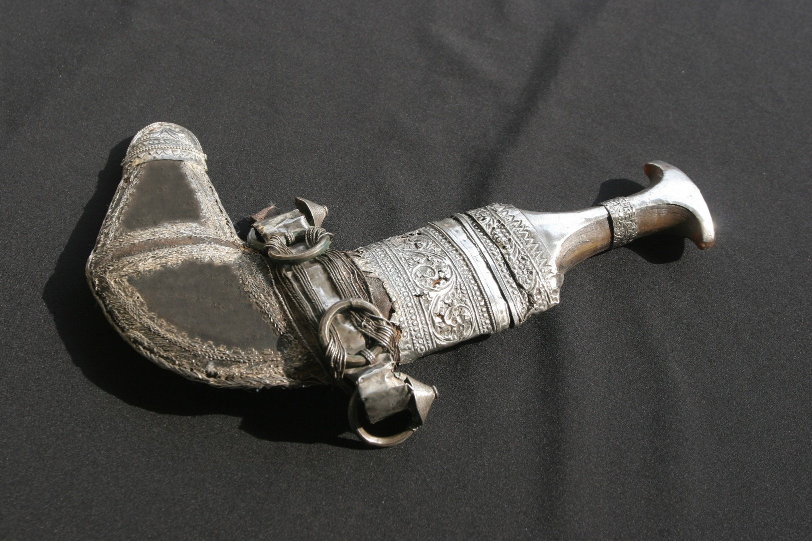 Antiker Silber-Khanjar Aus Oman (beschädigt) - Silverware