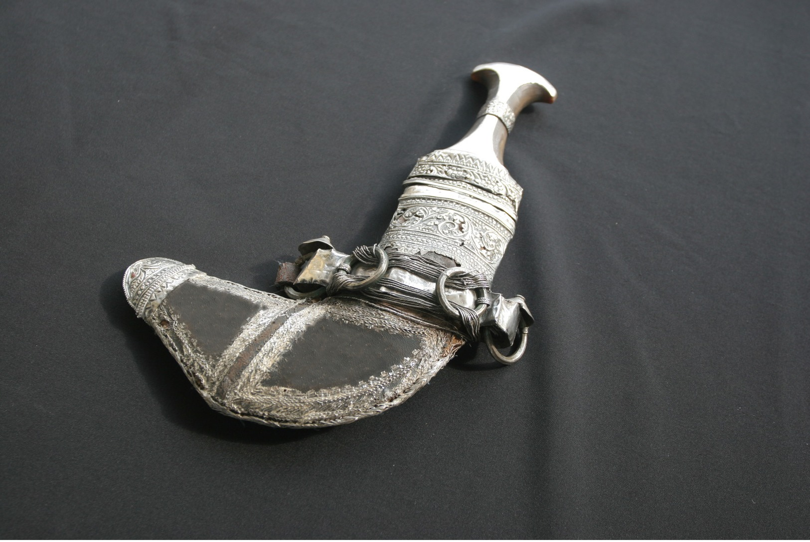Antiker Silber-Khanjar Aus Oman (beschädigt) - Silberzeug