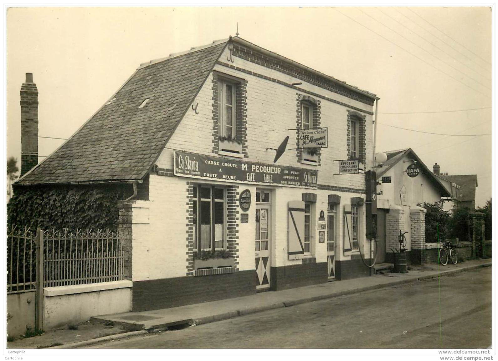 76 - FLOCQUES - Cafe Tabac M. Pecqueur Avec Pompe A Essence - Autres & Non Classés