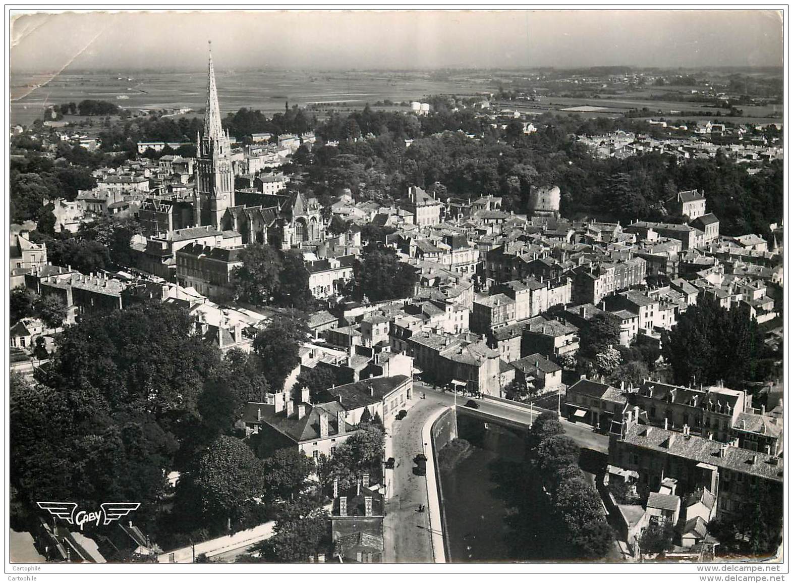 85 - FONTENAY LE COMTE - Le Pont Neuf Et L'eglise 1957 - Fontenay Le Comte