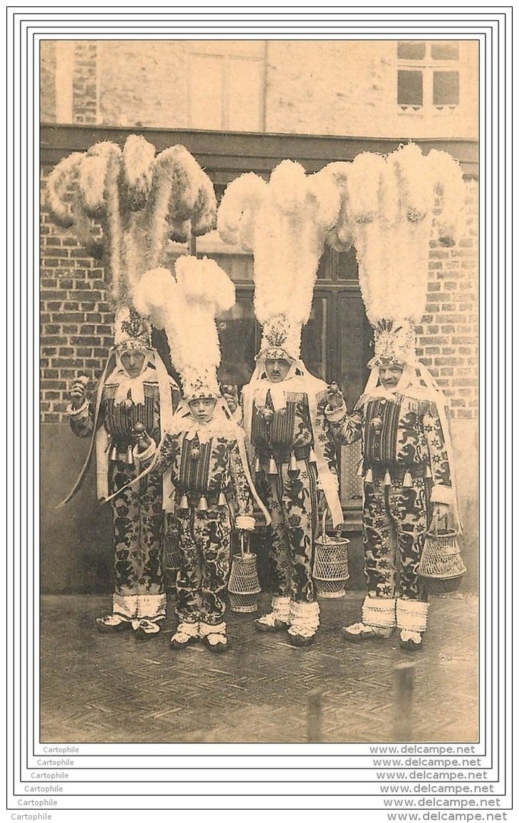 Belgique - Carnaval De Binche - Un Groupe De Gilles En Grande Tenue - Binche