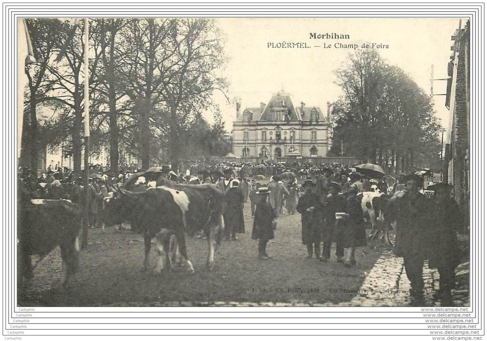 56 - PLOERMEL - Le Champ De Foire - Marche Aux Boeufs Tres Anime - Ploërmel