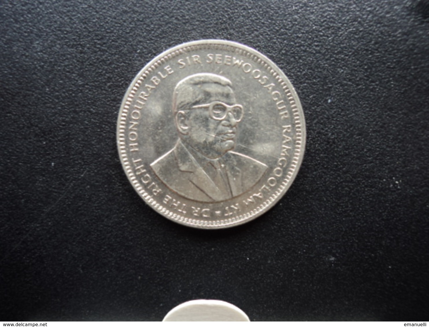 MAURICE (île) : 1/2 RUPEE  1987    KM 54     SUP+ (non Circulé) - Maurice