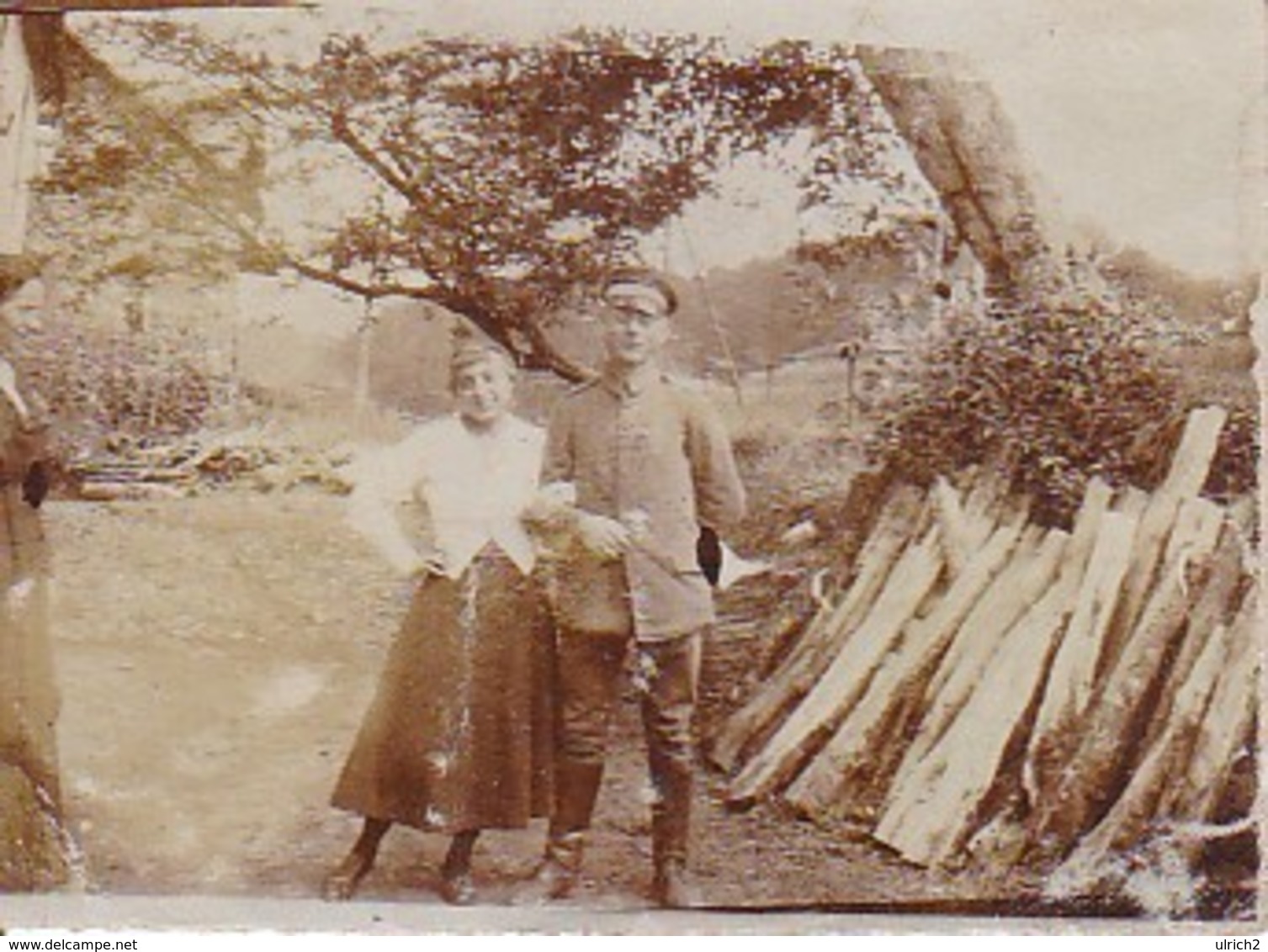 Foto Deutscher Soldat Mit Frau - Ca. 1910 - 6*4cm (35033) - Krieg, Militär