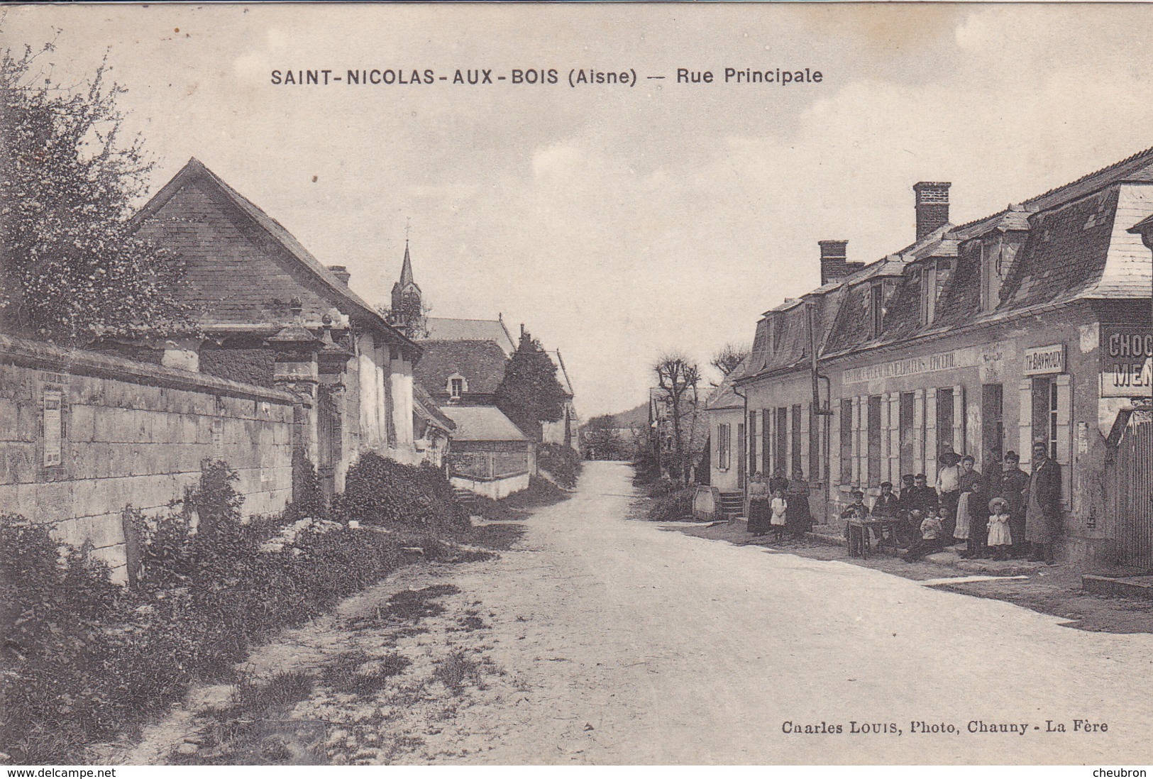 02   SAINT NICOLAS AUX BOIS. CPA . RUE PRINCIPALE. ANNEE 1910 . ANIMATION DEVANT L'EPICERIE - Autres & Non Classés