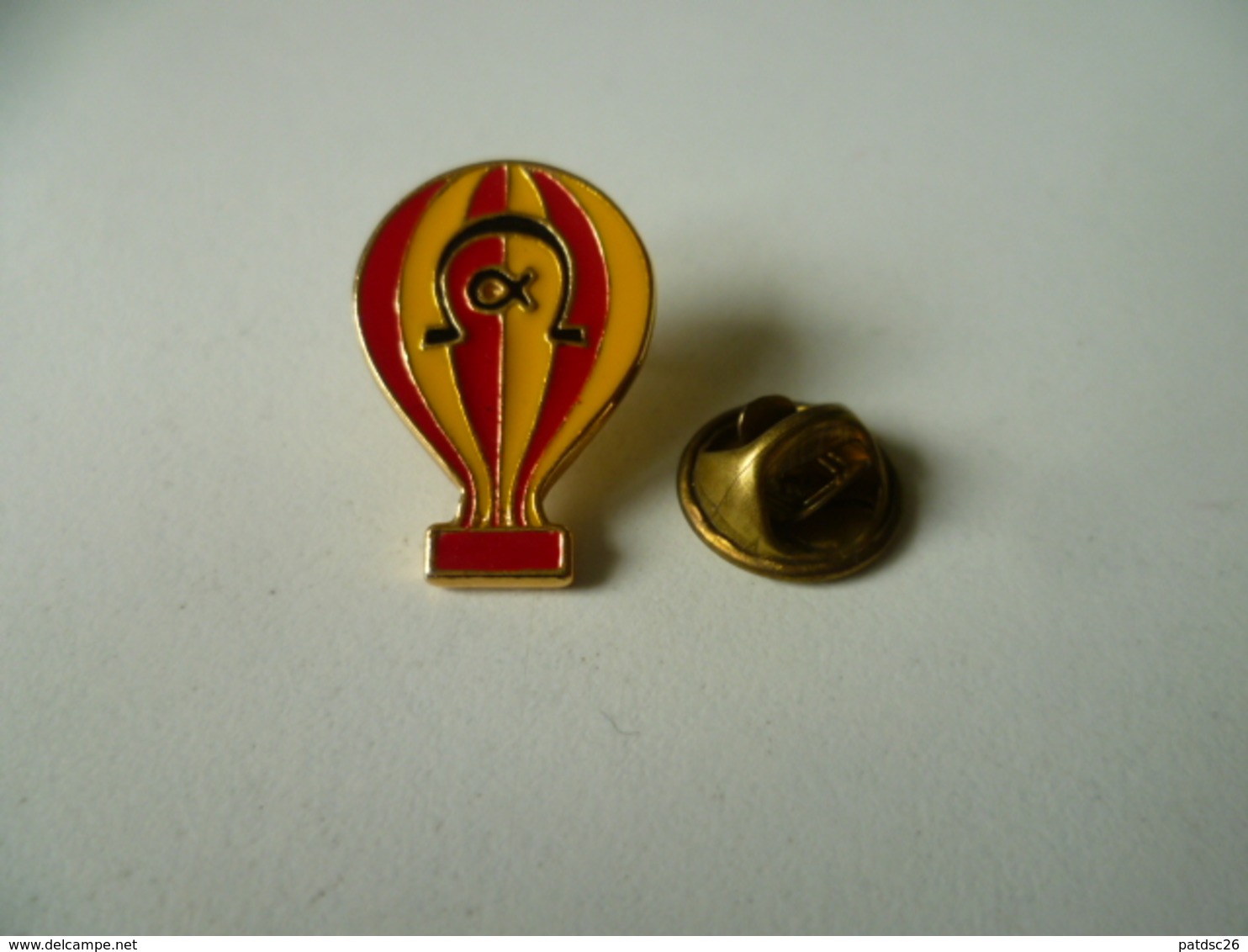 PIN'S MONTGOLFIERE   LETTRE GREC  ALPHA  OMEGA - Airships