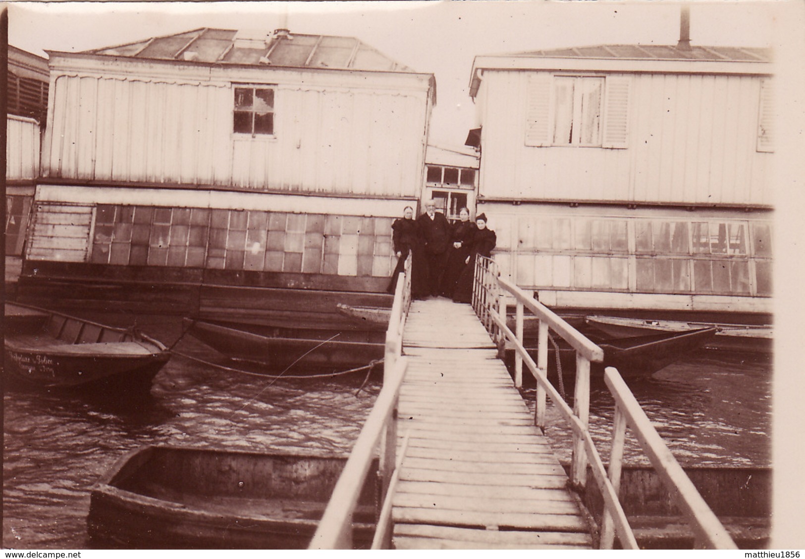 Photo 1898 JOUY (Jouy-le-Moutier ??) - Le Bâteau Lavoir "Monin", Bords De Seine ? (A194) - Jouy Le Moutier