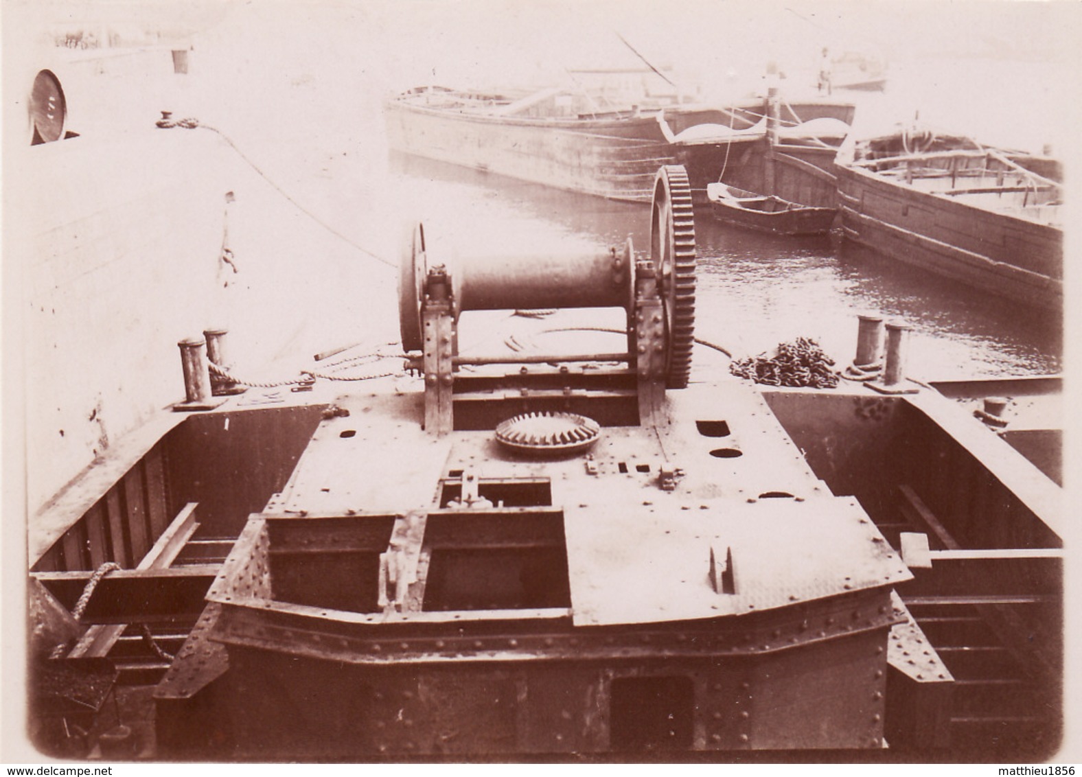 Photo 1898 Une Grue Montée Sur Une Péniche (A194) - Houseboats