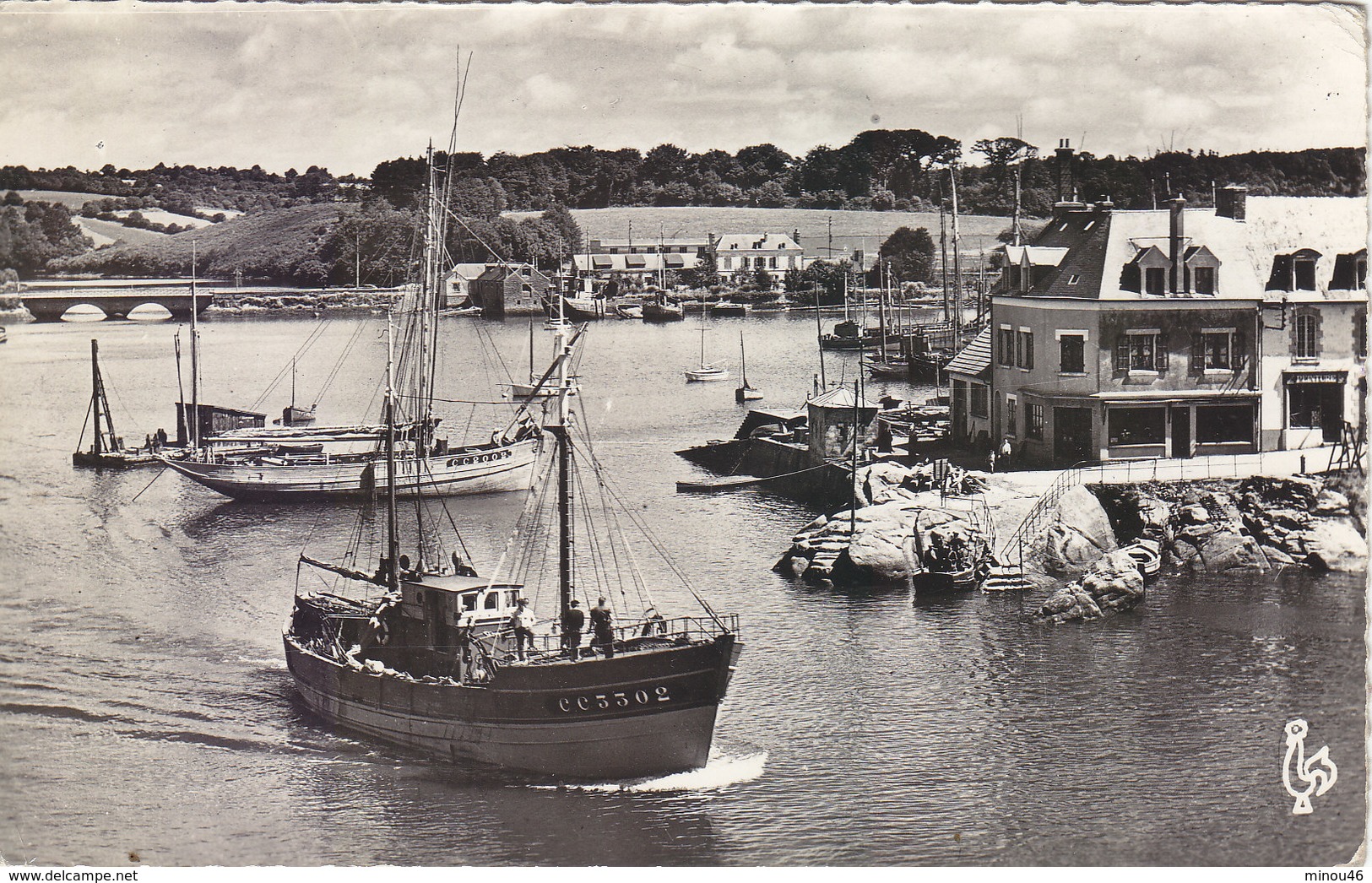 CONCARNEAU:CPSM.P.F.DE 1958.CHALUTIER RENTRANT AU PORT.RARE.B.ETAT.PETIT PRIX COMPAREZ!!! - Concarneau