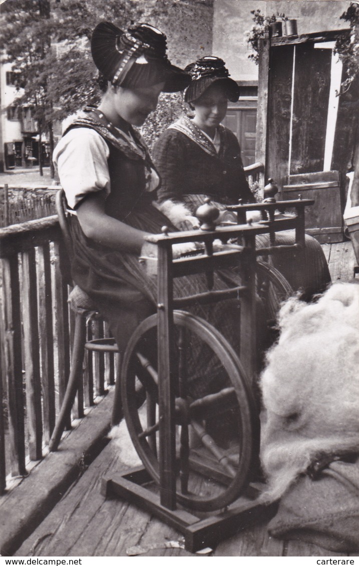 SUISSE,SWITZERLAND,HELVET IA,VALAIS,DISTRICT   D'hérens,jeunes Fille D'évolène,métier,tisseuse     ,coton,rare - Artisanat