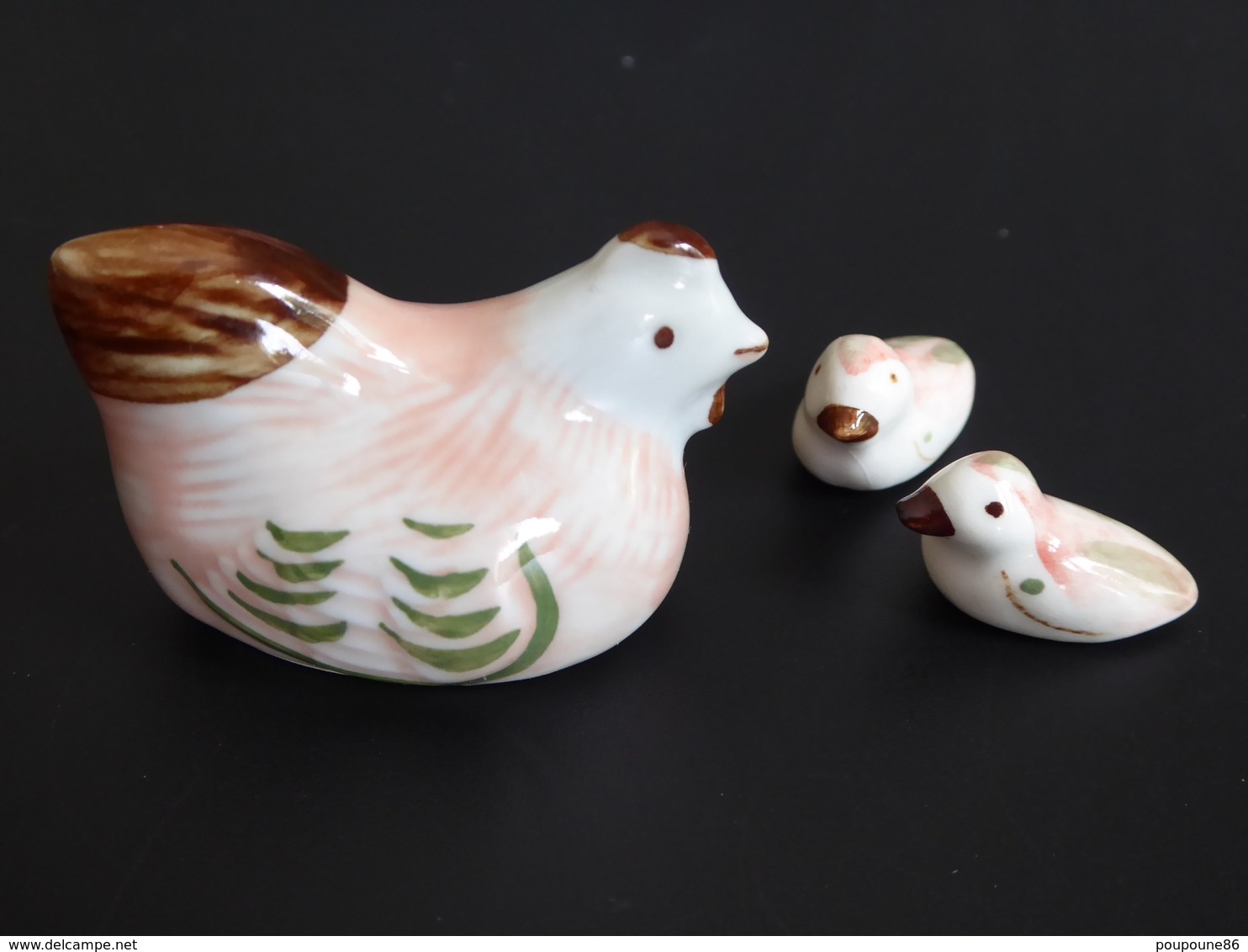 FEVE - LOT  DE 3 JOLIES POULES -  MAMAN POULE ET SES 2 PETITS -  MINIATURES - MINIATURE - FEVES ? - Animaux