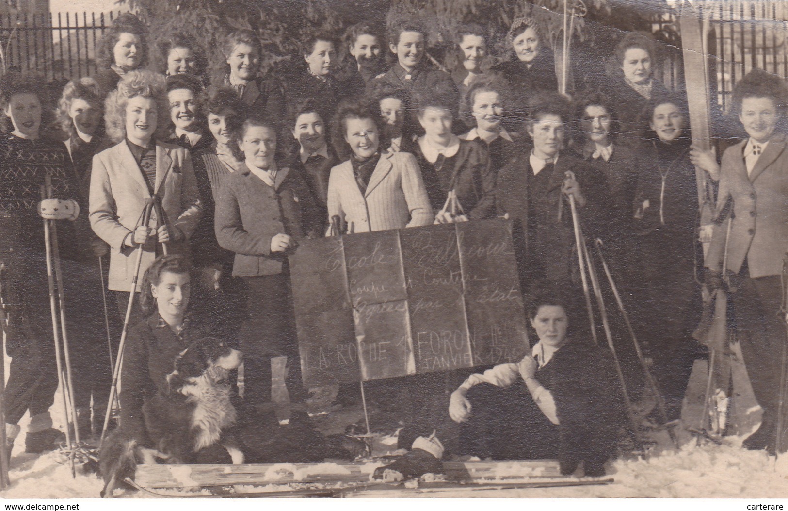 ECOLE BELLECOUR,ECOLE D'ART SUPERIEURE,RHONE,HAUTE SAVOIE,LA ROCHE SUR FORON EN 1945,COUPE ET COUTURE,PHOTO ANCIENNE - Places