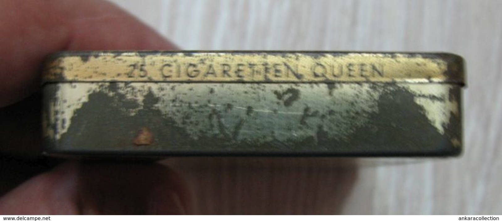 AC - NESTOR GIANACLIS QUEEN CIGARETTE TOBACCO EMPTY VINTAGE TIN BOX - Schnupftabakdosen (leer)