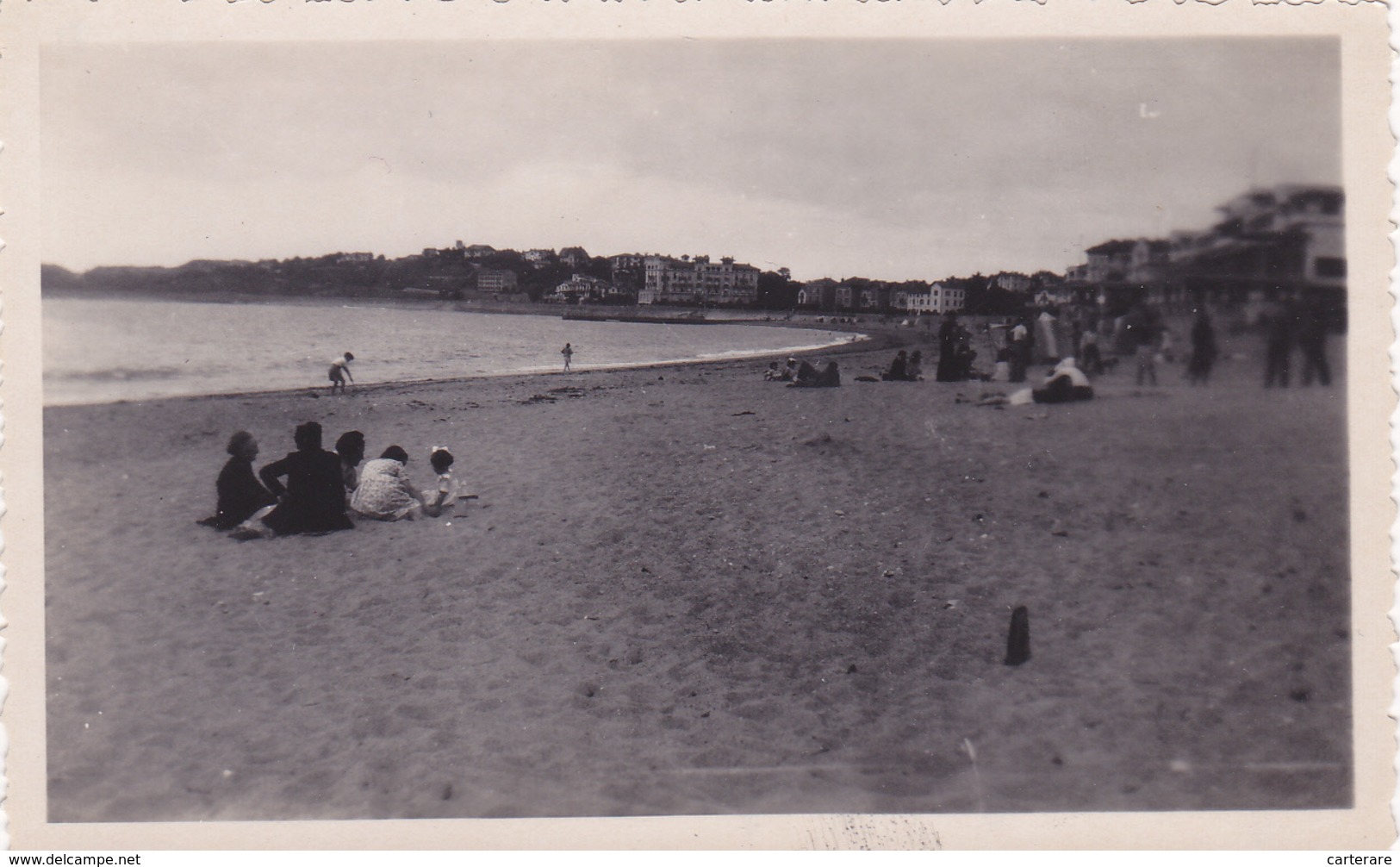 SAINT JEAN DE LUZ EN 1945,FIN DE LA GUERRE,LA PLAGE,PYRENEES ATLANTIQUES,PRES BAYONNE,GOLFE DE GASCOGNE,PHOTO ANCIENNE - Places