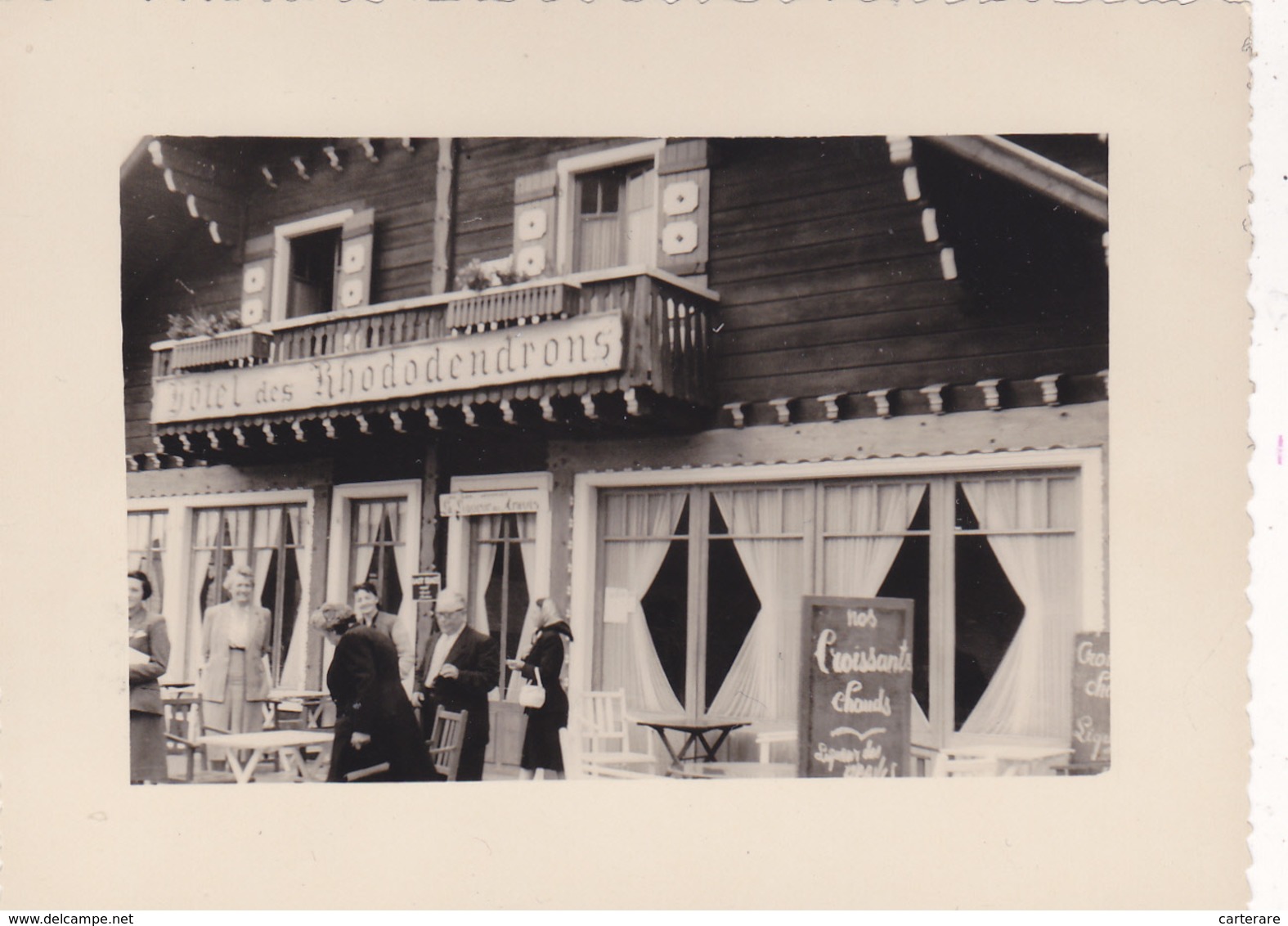 HOTEL DES RHODODENDRONS EN 1949,HAUTE SAVOIE,PRES CHAMONIX,COL DES ARAVIS,74,TERRASSE,CHALET ,PHOTO ANCIENNE - Places