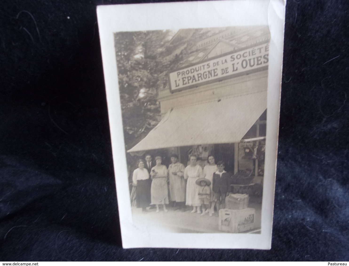 A Identifier .Nantes ? Devanture De Magasin " Produits De La Société De L Epargne De  ' Ouest  " Carte Photo. - Da Identificare