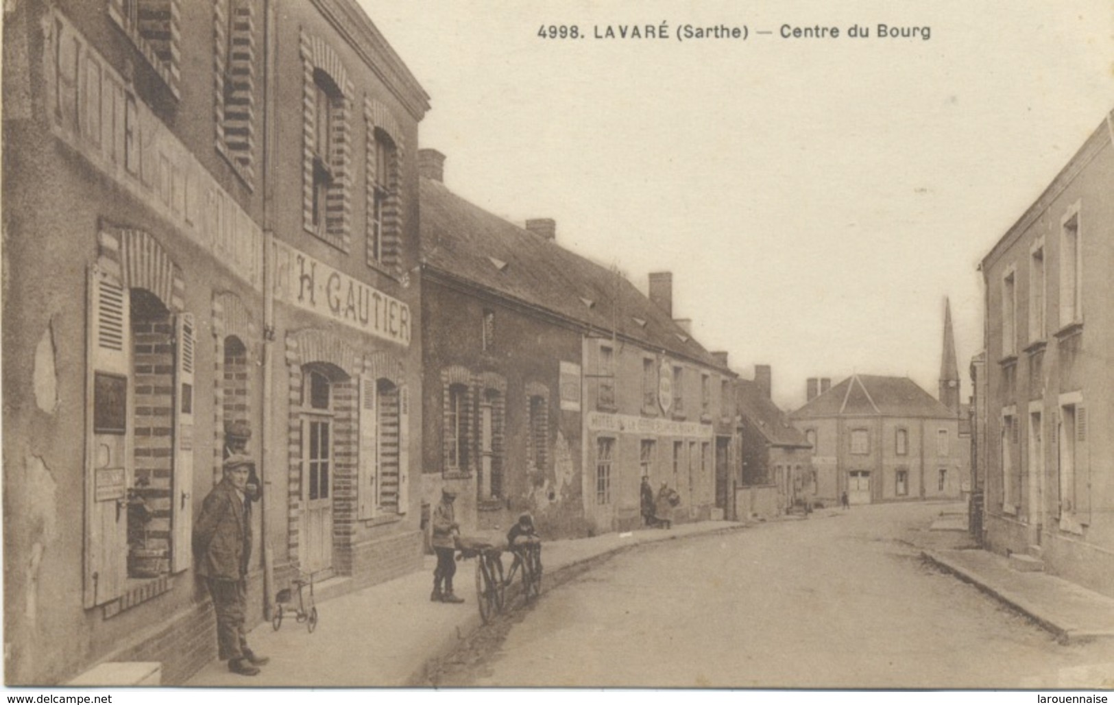 72 - Lavaré : Centre Du Bourg . - Autres & Non Classés