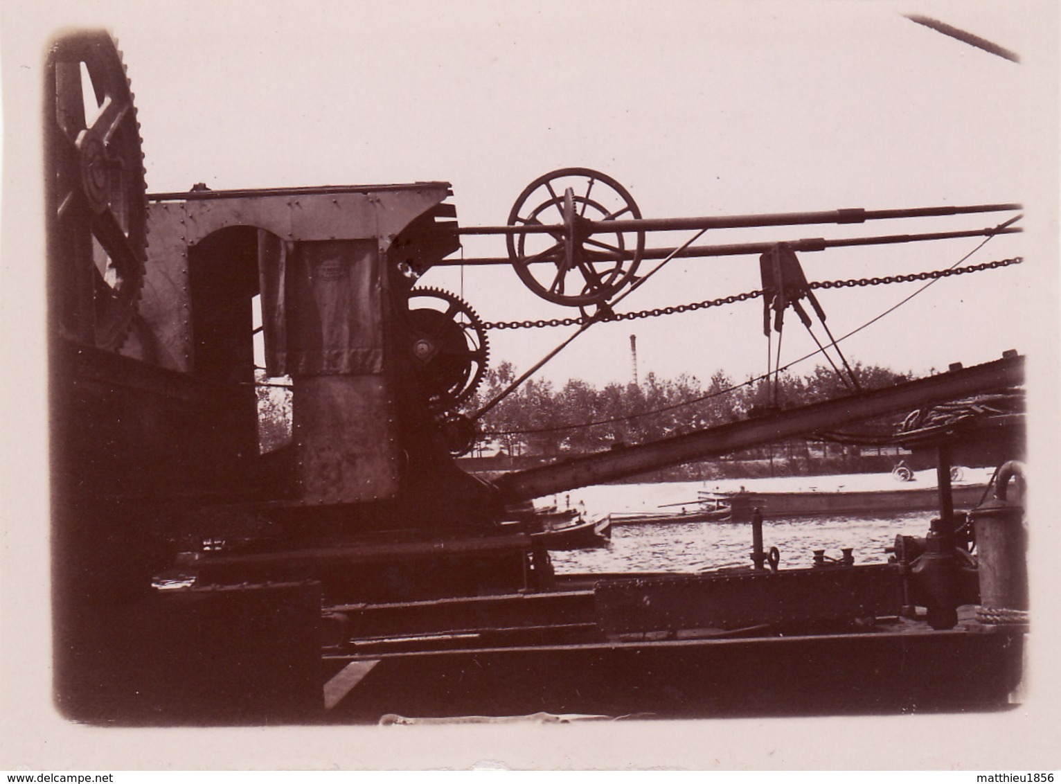 Photo 1898 Une Grue Montée Sur Une Péniche (A194) - Houseboats