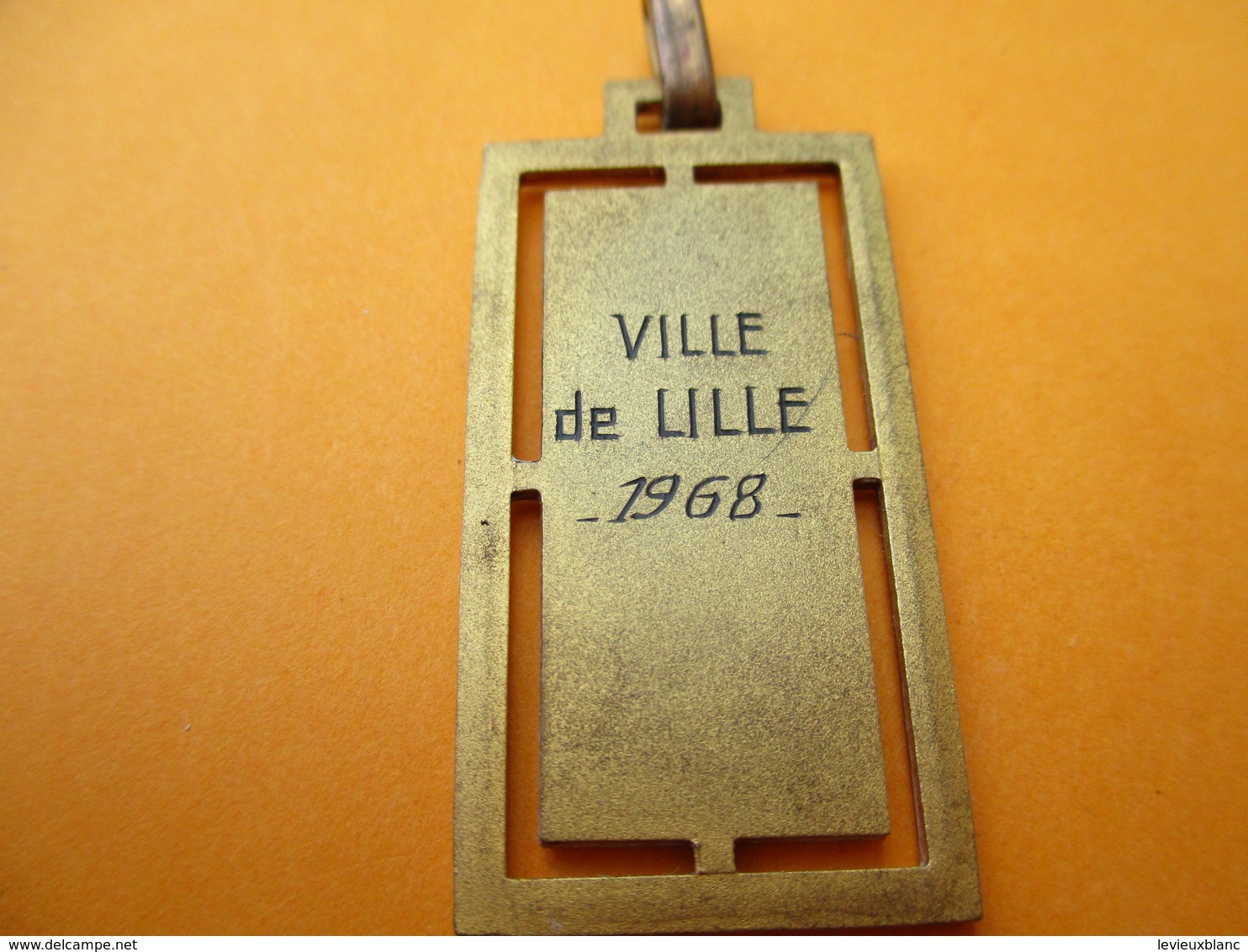 Médaillon De Collier/Pour Manifestations Sportives/Offert Par Ville De LILLE/Bronze Estampé Brossé Doré / 1968   SPO276 - Sonstige & Ohne Zuordnung