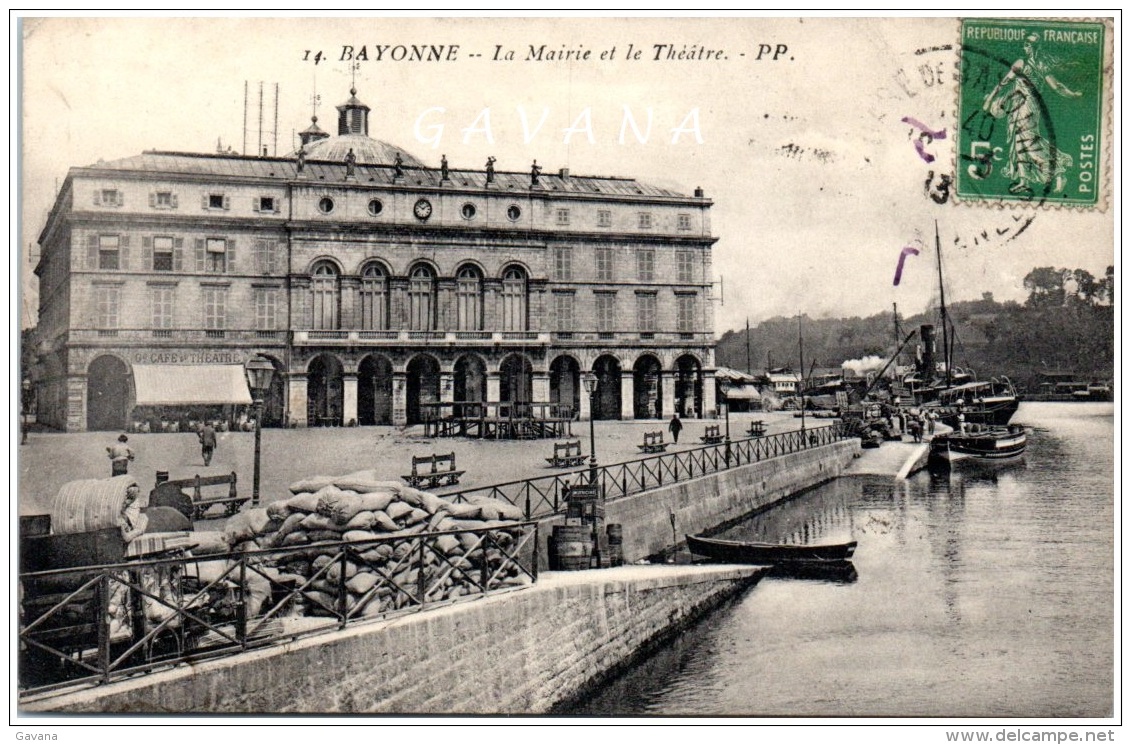 64 BAYONNE - La Mairie Et Le Théatre - Bayonne