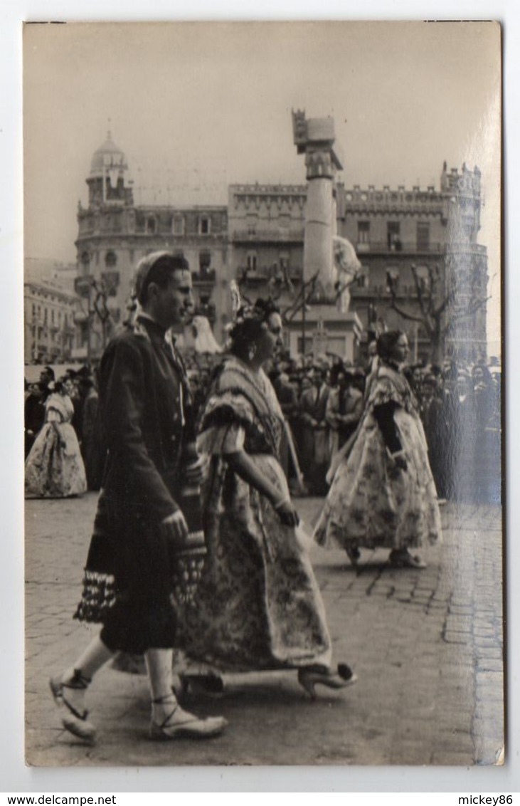 Espagne--VALENCE --1957--Défilé "fallero" --(très Animée) --costumes - Valencia