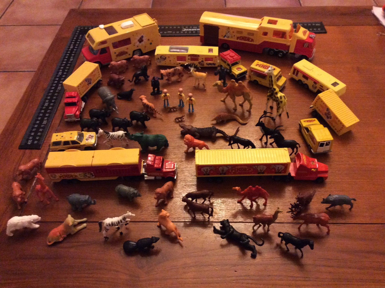 Gros Lot Majorette Pinder Avec Figurines Et Animaux - Other & Unclassified