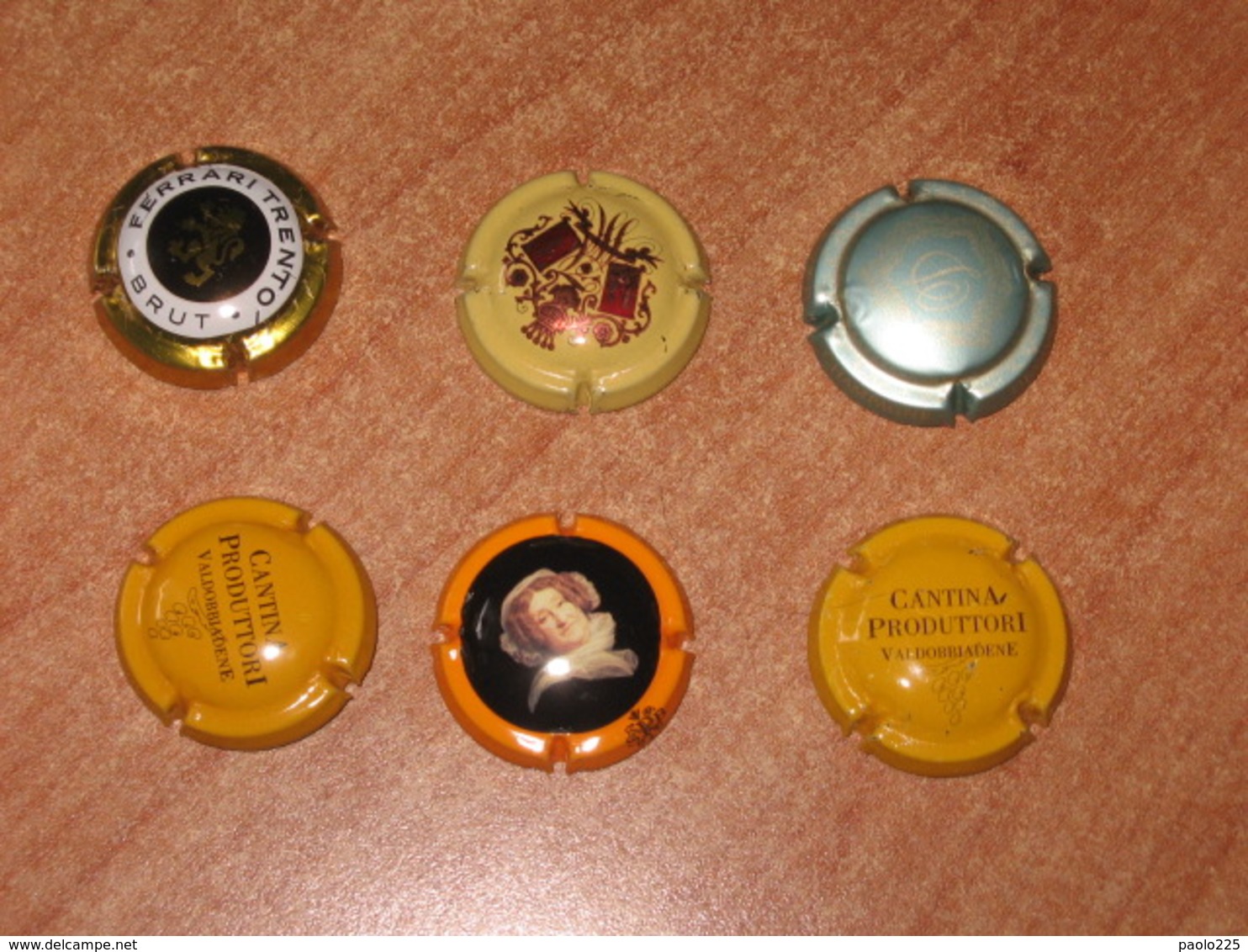 LOTTO N. 8 - 6 CAPSULE - PLACA DE CAVA - MUSELETS - DI SPUMANTI E CHAMPAGNE ITALIANI E FRANCESI - Spumanti