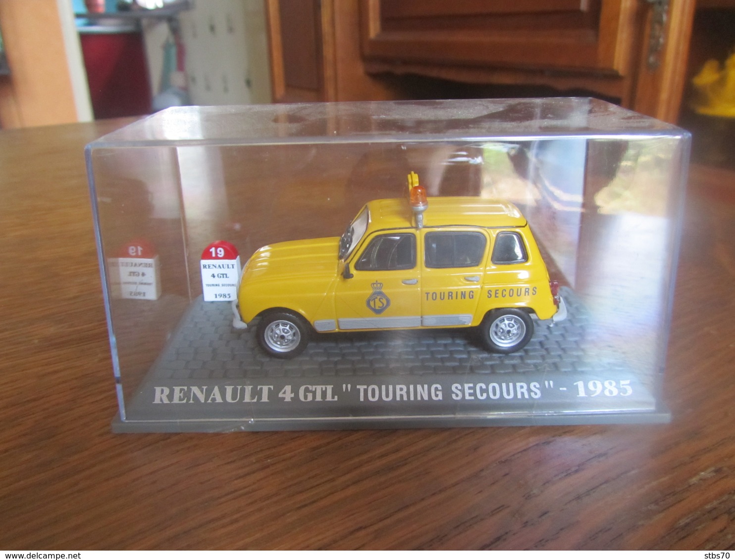 CD19 Altaya, Renault 4 GTL, Touring Secours, 1985, Neuve En Boite, 1-43 - Autres & Non Classés